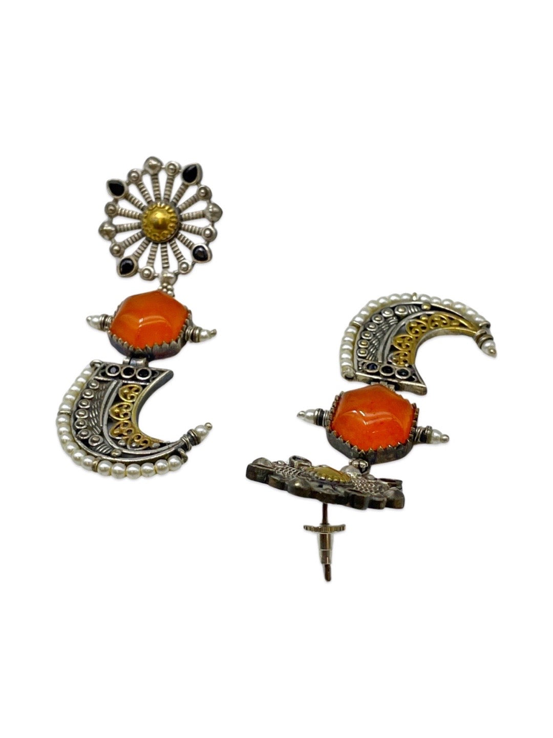 Earring Tiger Nail Floral & Pearl Design