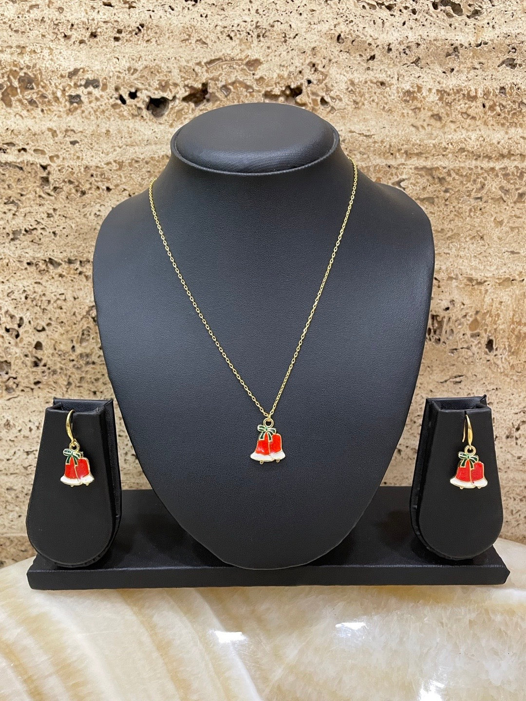 "Material: Gold Plated Brass Length: 18inch (Adjustable) Product Code: 1406NS47 Weight: 8g Country Of Origin: India "
