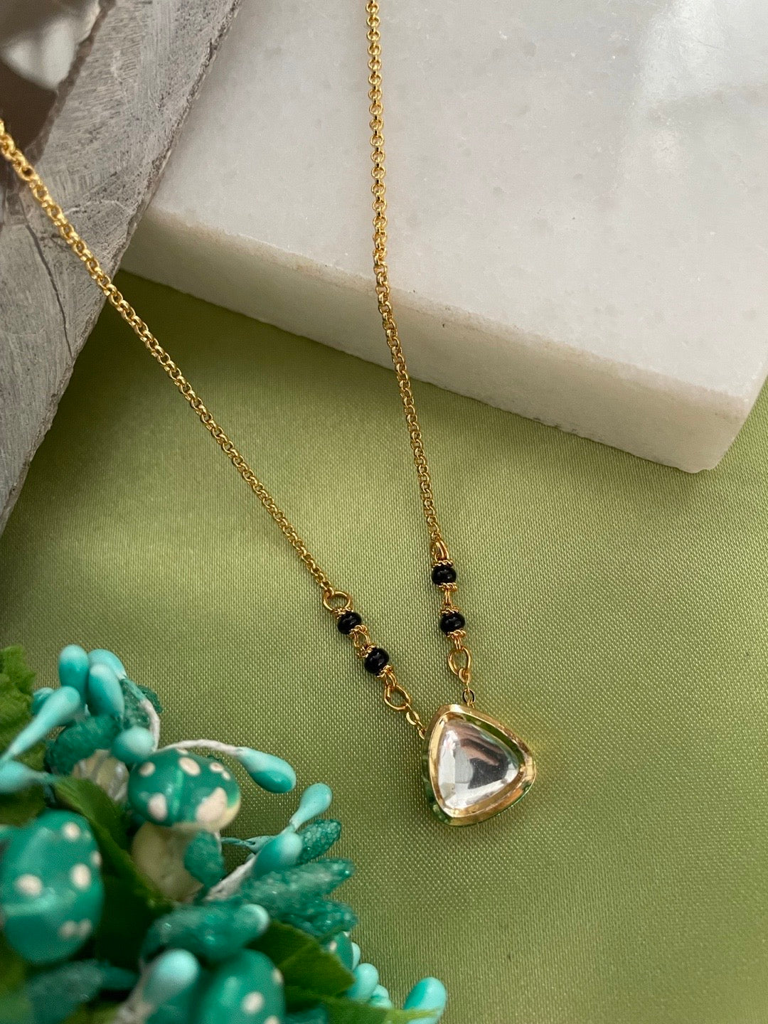 Necklace Simple Short Mangalsutra Design Kundan Pendant Short