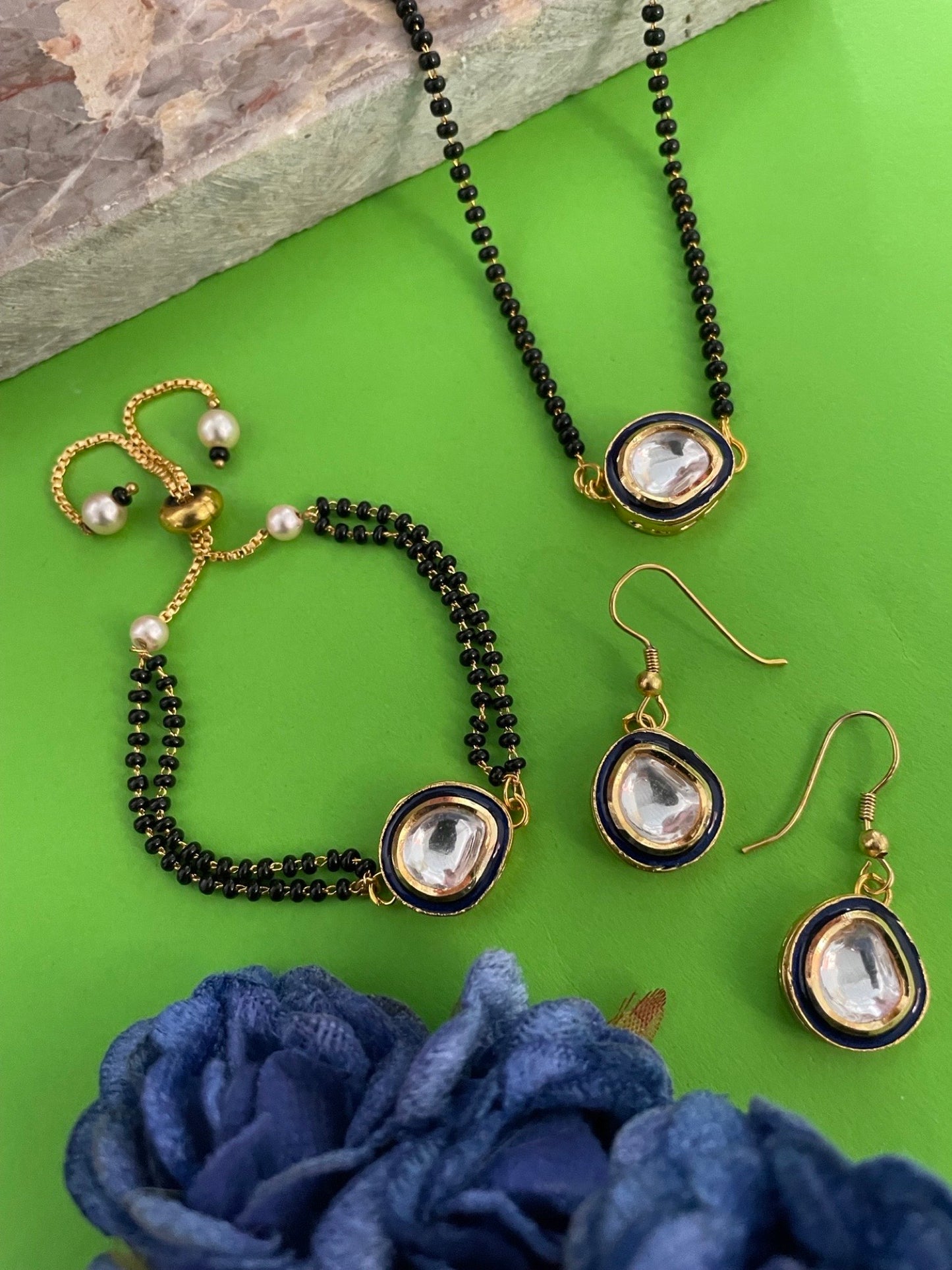 Kundan Pendant Oval Shape Short Mangalsutra with Earrings & Bracelet