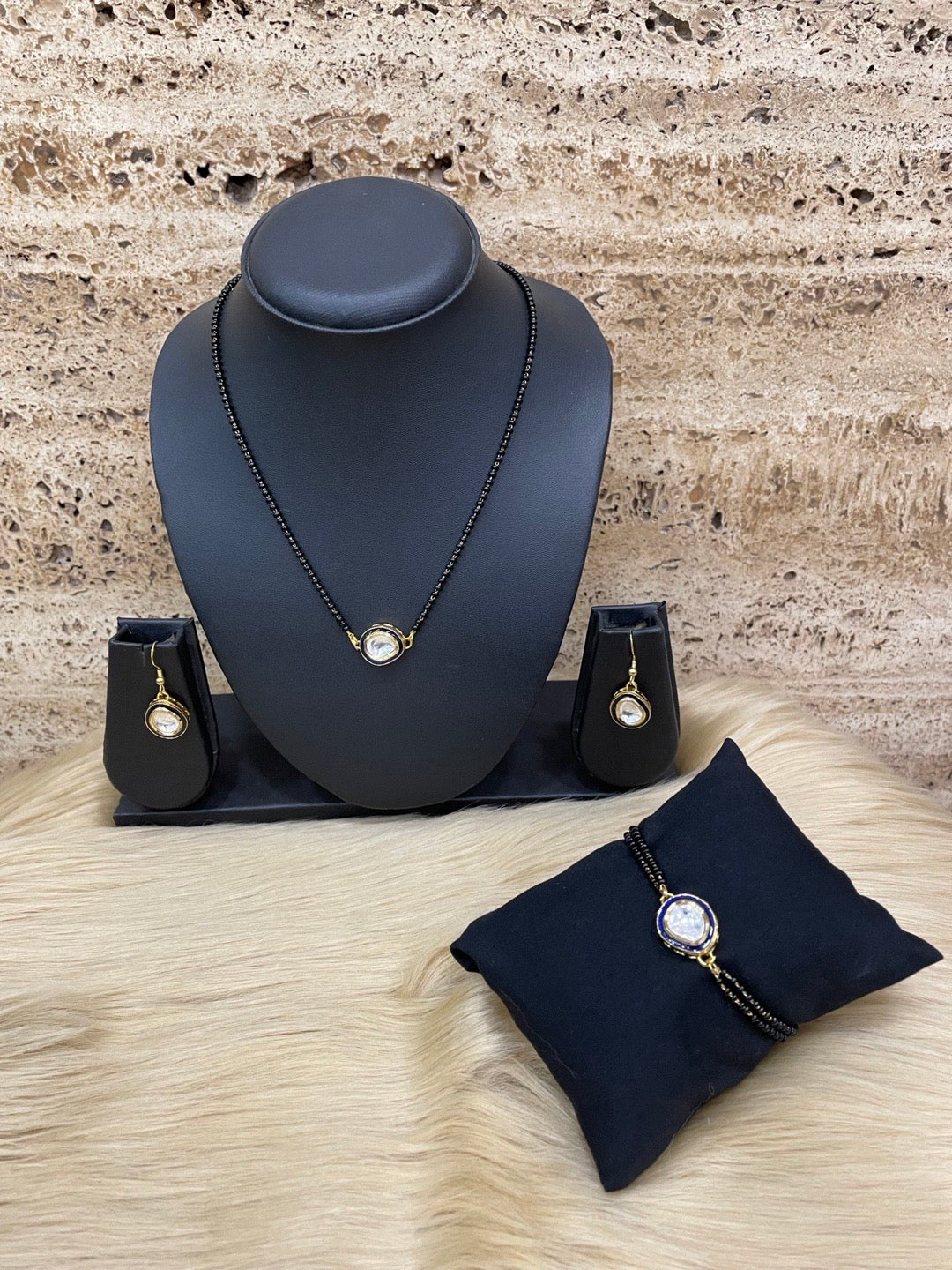 Kundan Pendant Oval Shape Short Mangalsutra with Earrings & Bracelet
