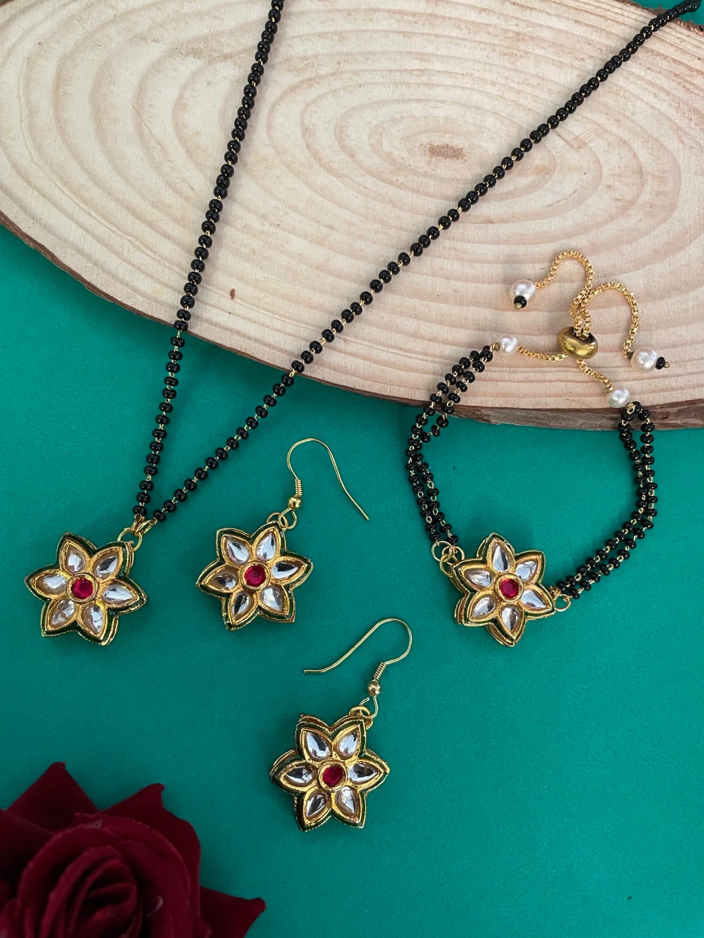 Kundan Floral Short Mangalsutra Set