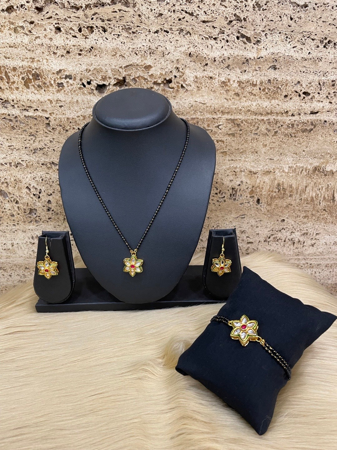Kundan Floral Short Mangalsutra Set