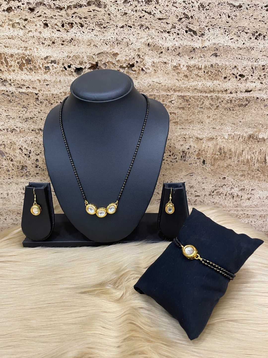 Kundan Pendant Oval Shape Short Mangalsutra with Earrings & Bracelet