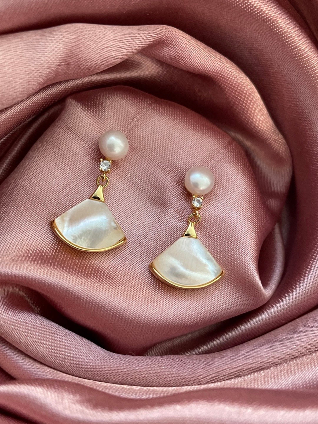 Fresh water pearl Earring With Mother of pearl in Gold