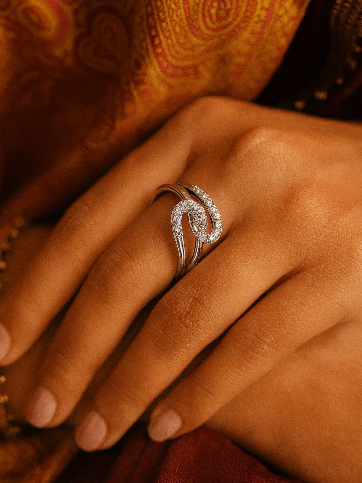 Silver-Plated American Diamod Spiral Finger Ring