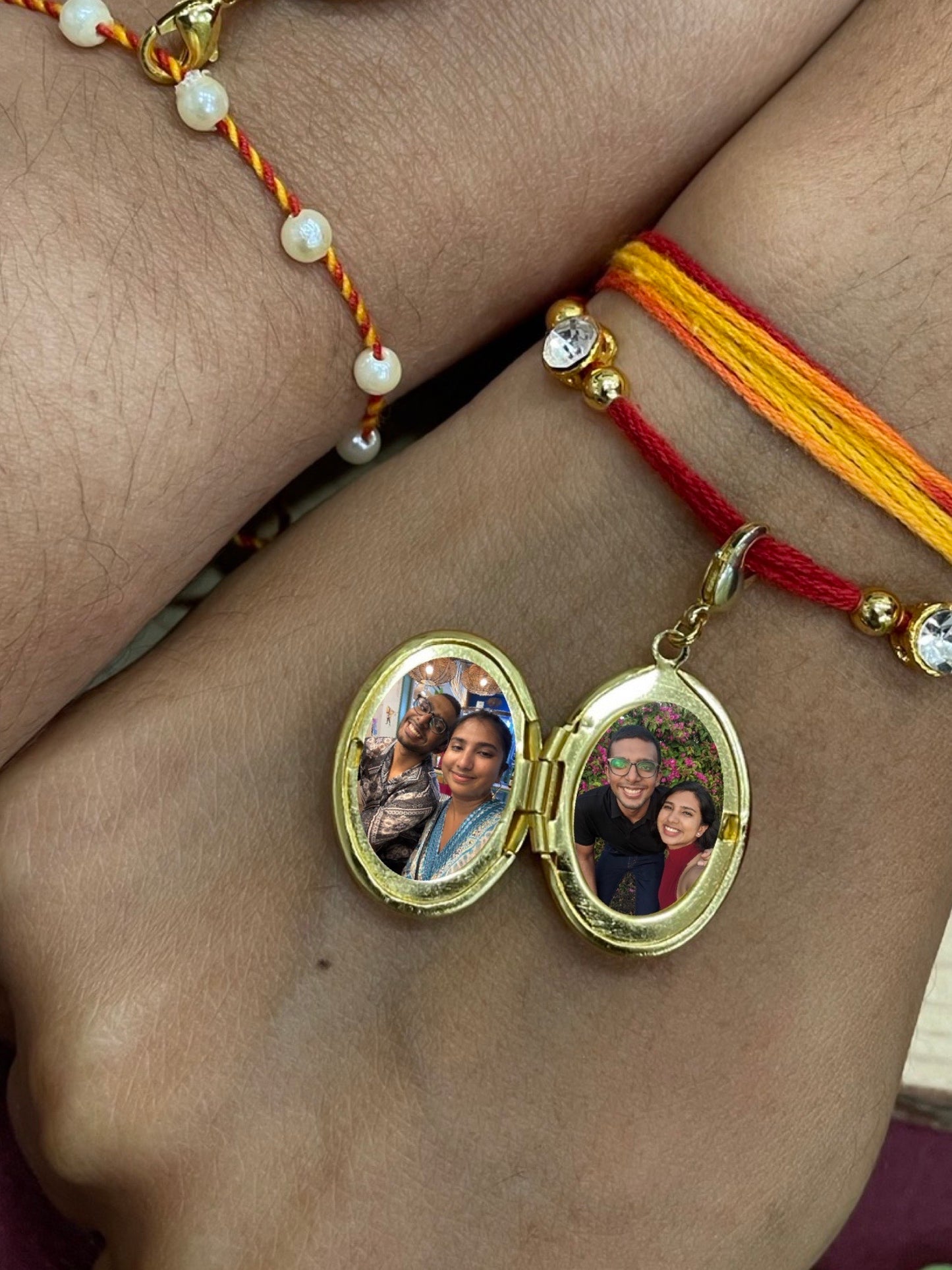 (Set of 2) Photo Frame/Lumba & Rakhi +2 Free Chains