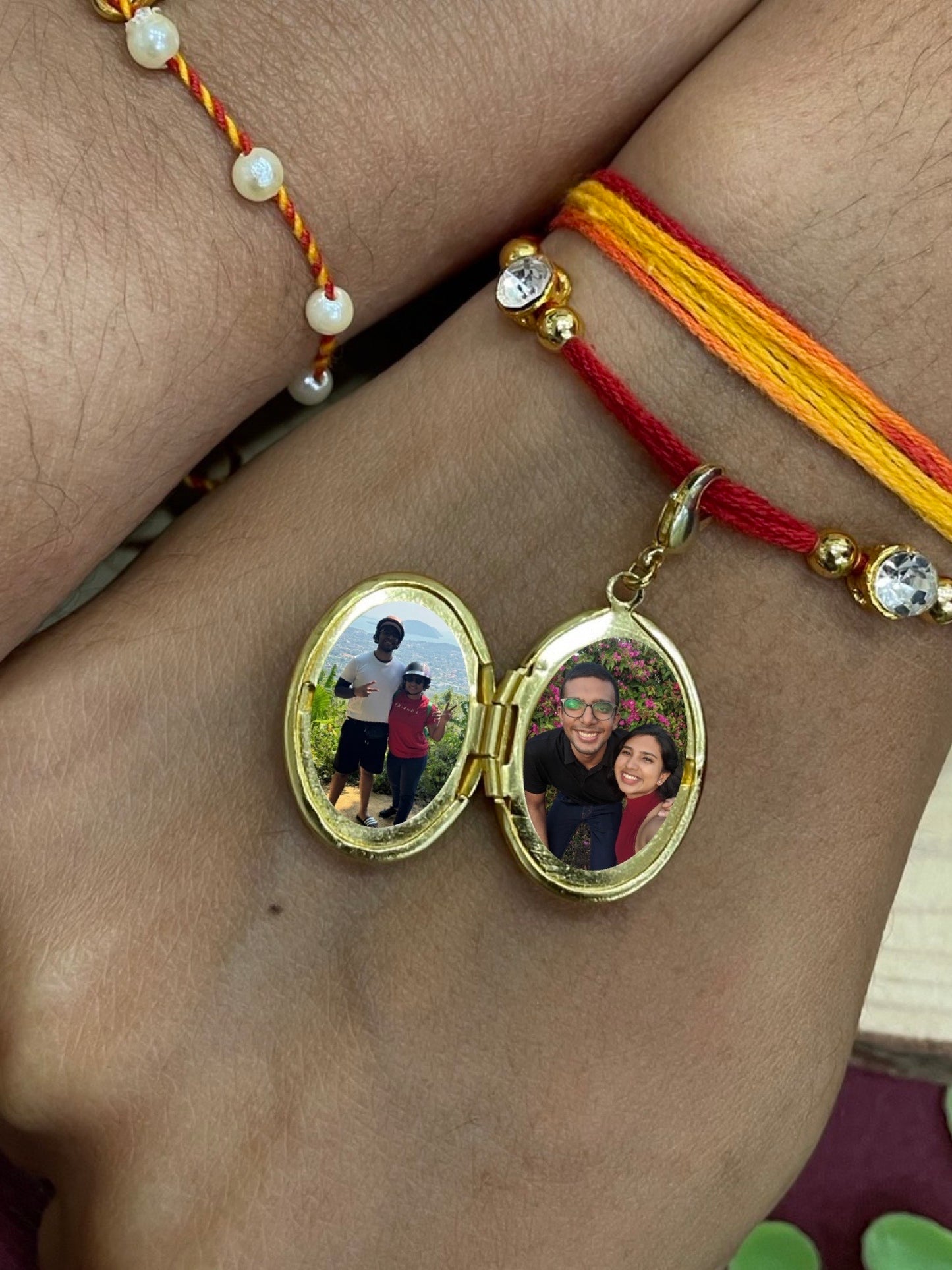 (Set of 2) Photo Frame/Lumba & Rakhi +2 Free Chains