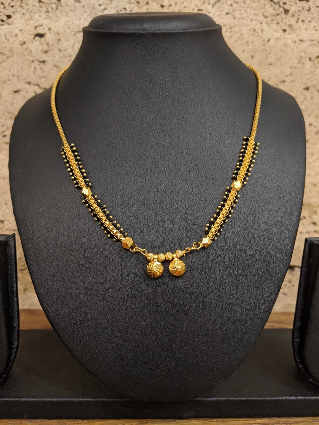 Gold hot sale mangalsutra small