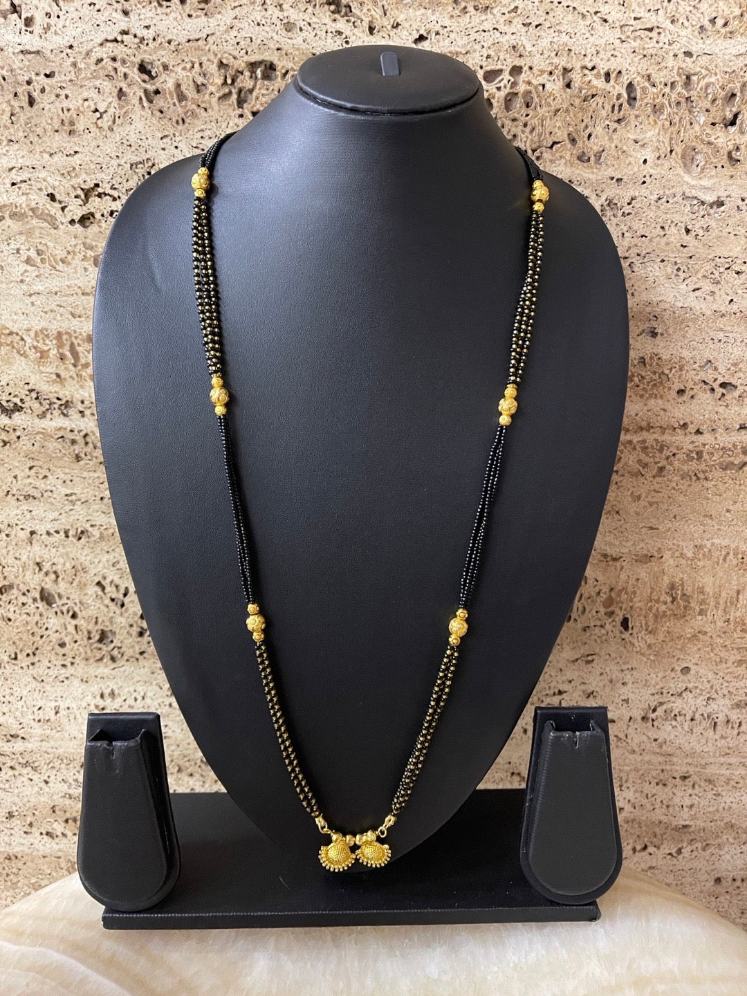 traditional marathi mangalsutra