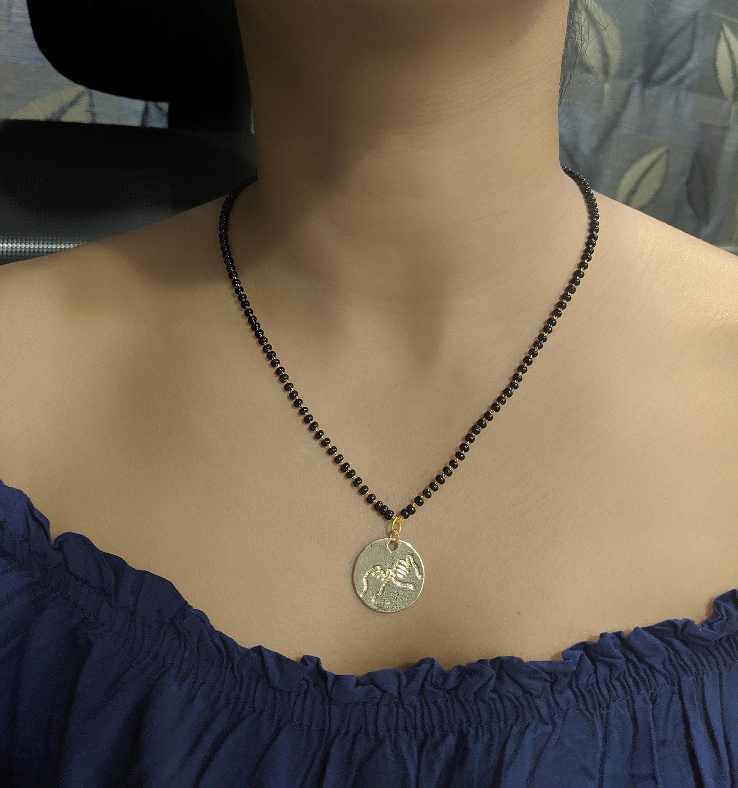 Digital Dress Room Short Mangalsutra Designs Gold Plated Latest Hand Sign Gold Pinky Promise Charm Pendant Mangalsutra