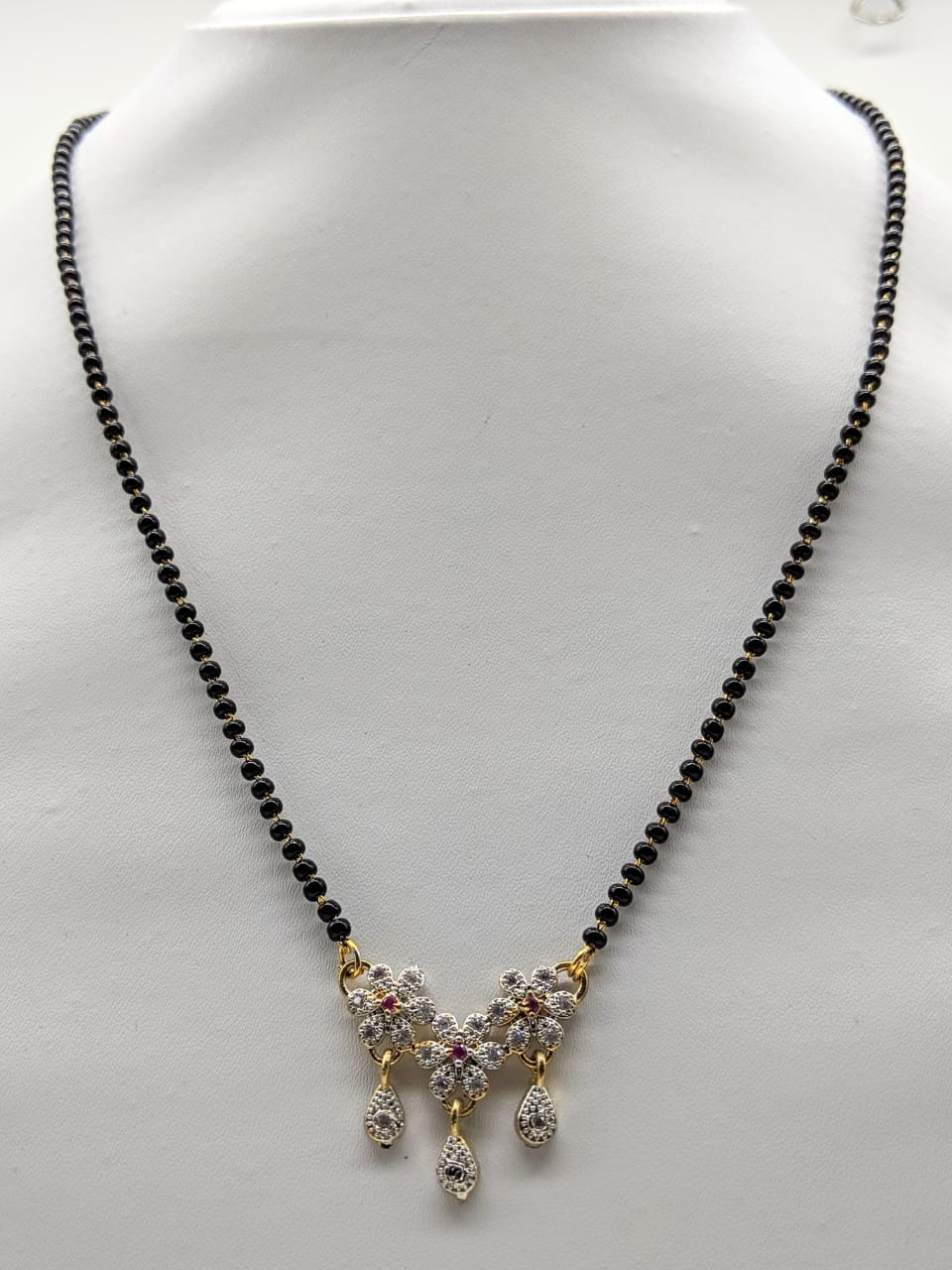 Digital Dress Room Short Mangalsutra Designs Gold Plated Latest American Diamond Flower Pendant Mangalsutra