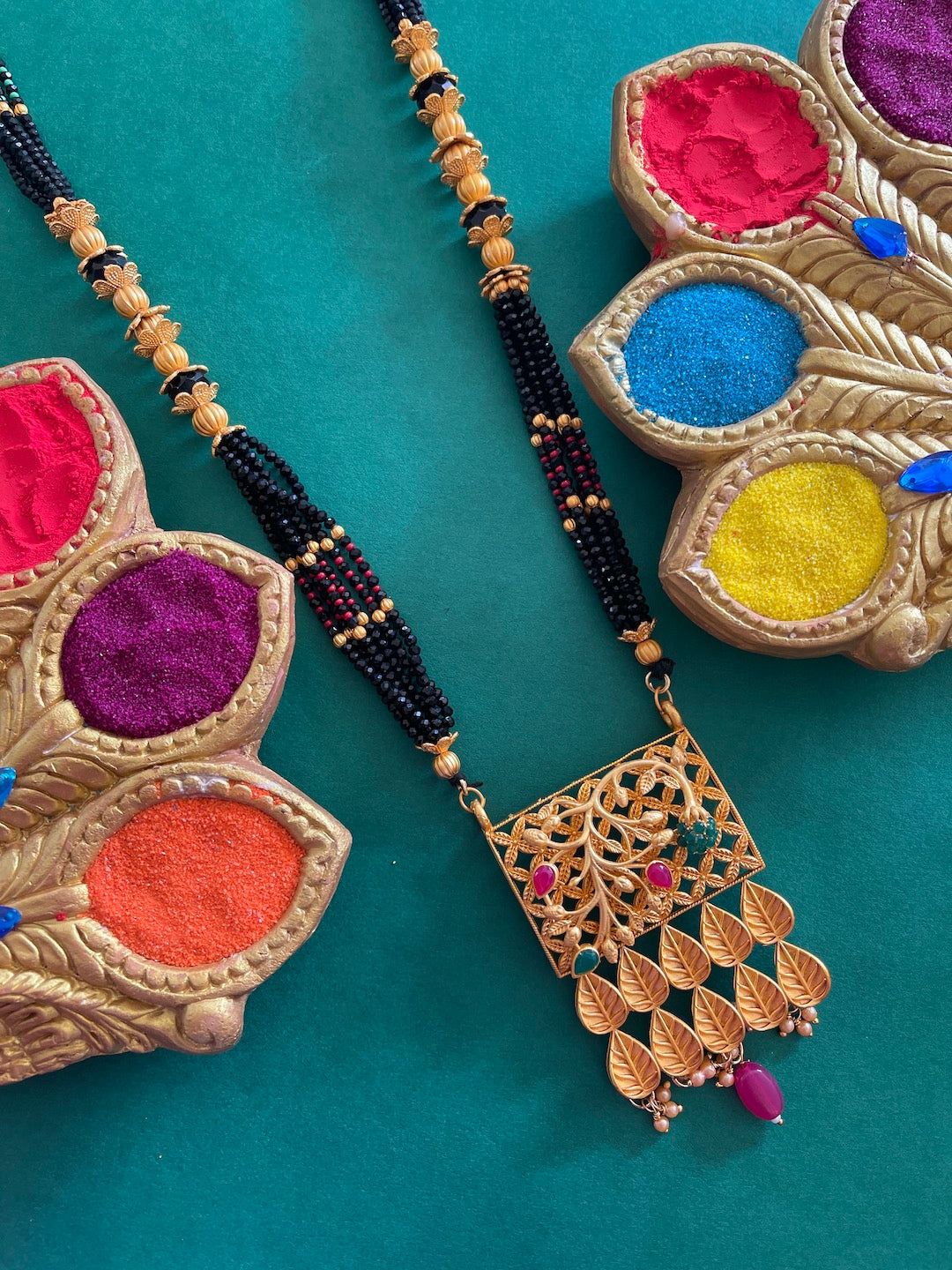 Trendy Long Artificial Mangalsutra Designs Gold Leaf Pendant Crystal Black Beads Chain