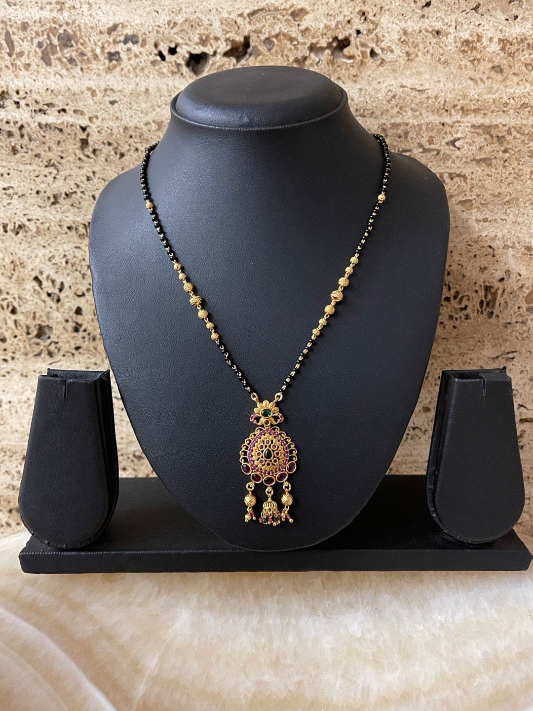 gold short mangalsutra