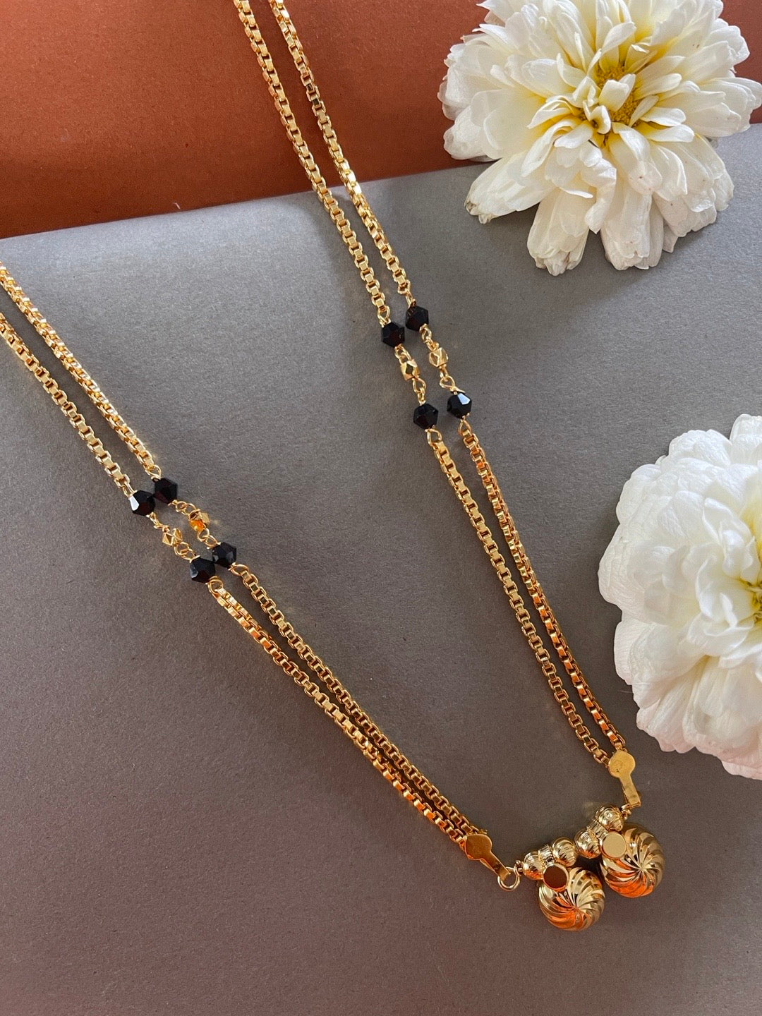 latest light weight gold mangalsutra designs with price // new gold black  beads mangalsutra designs 