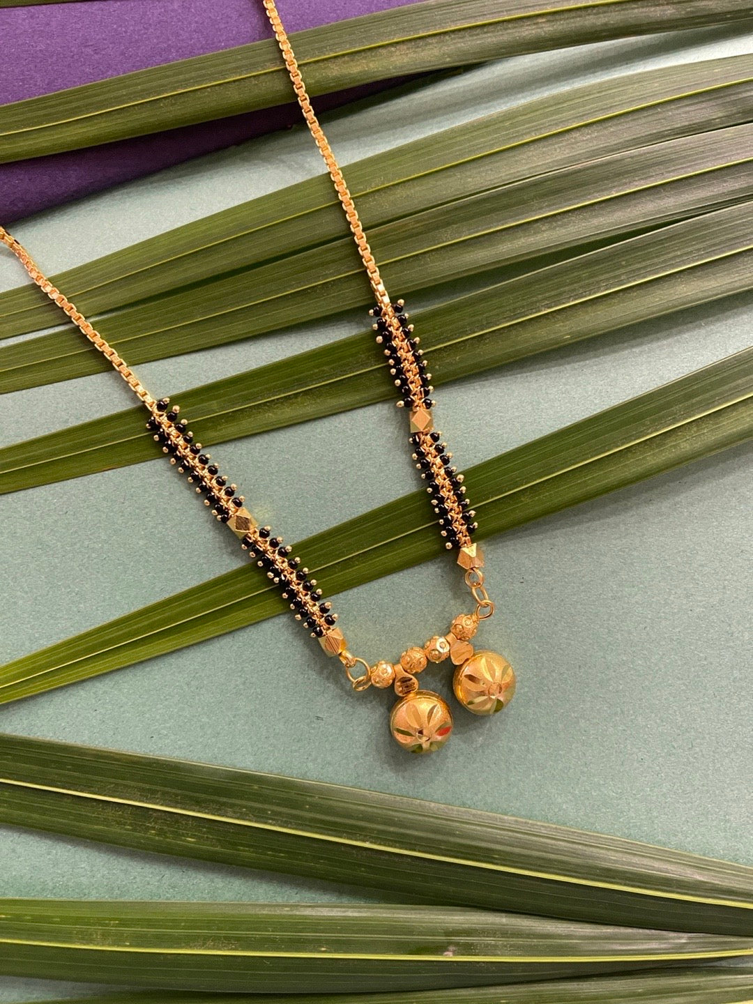 Simple black beads gold chain Clearance