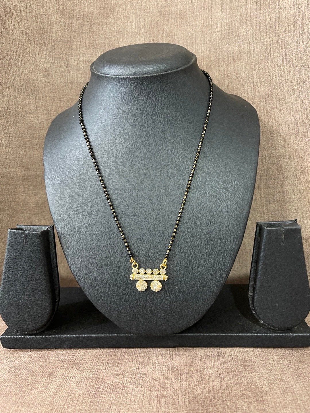 gold short mangalsutra