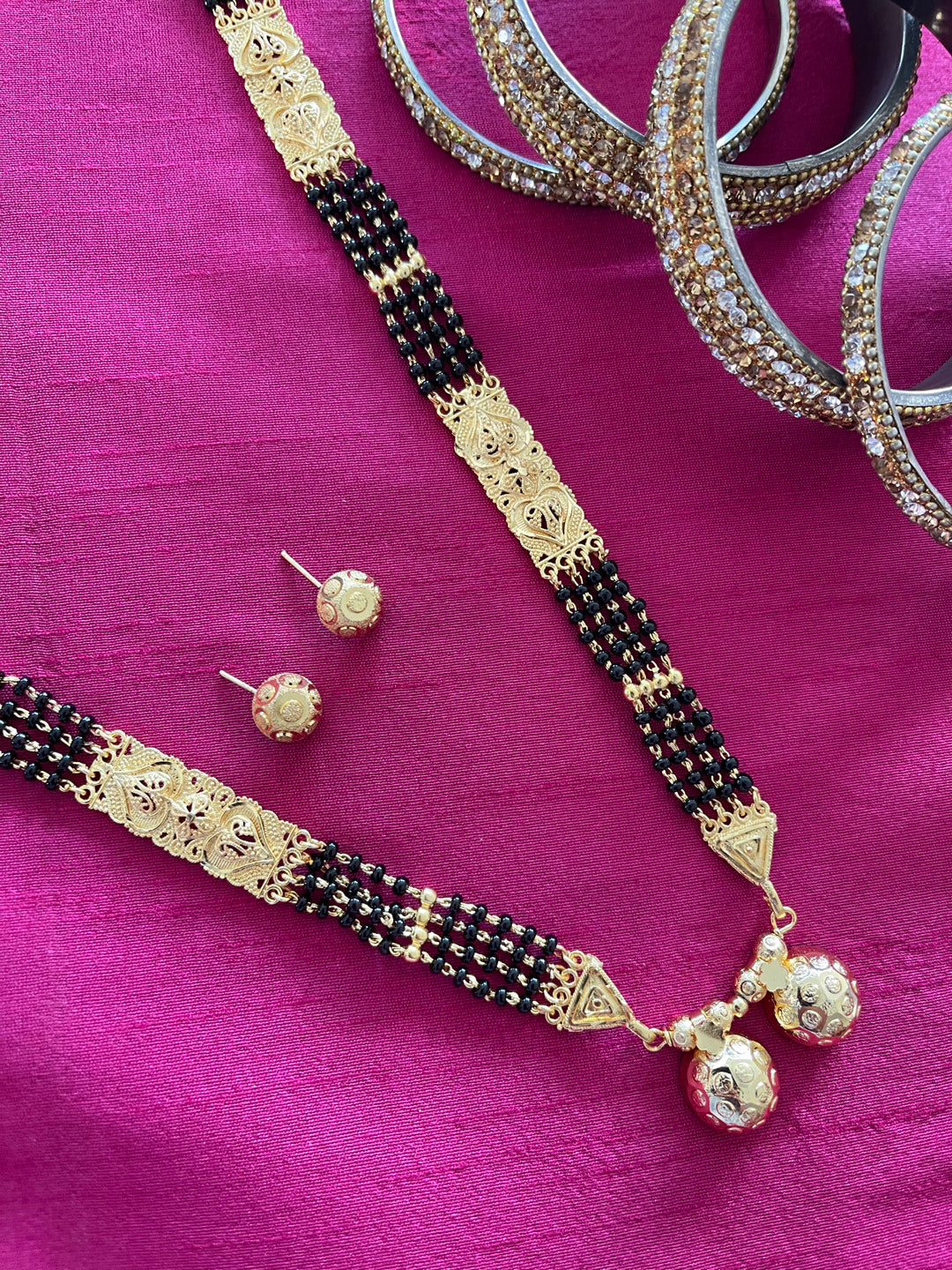 Gold black beads sales chain online