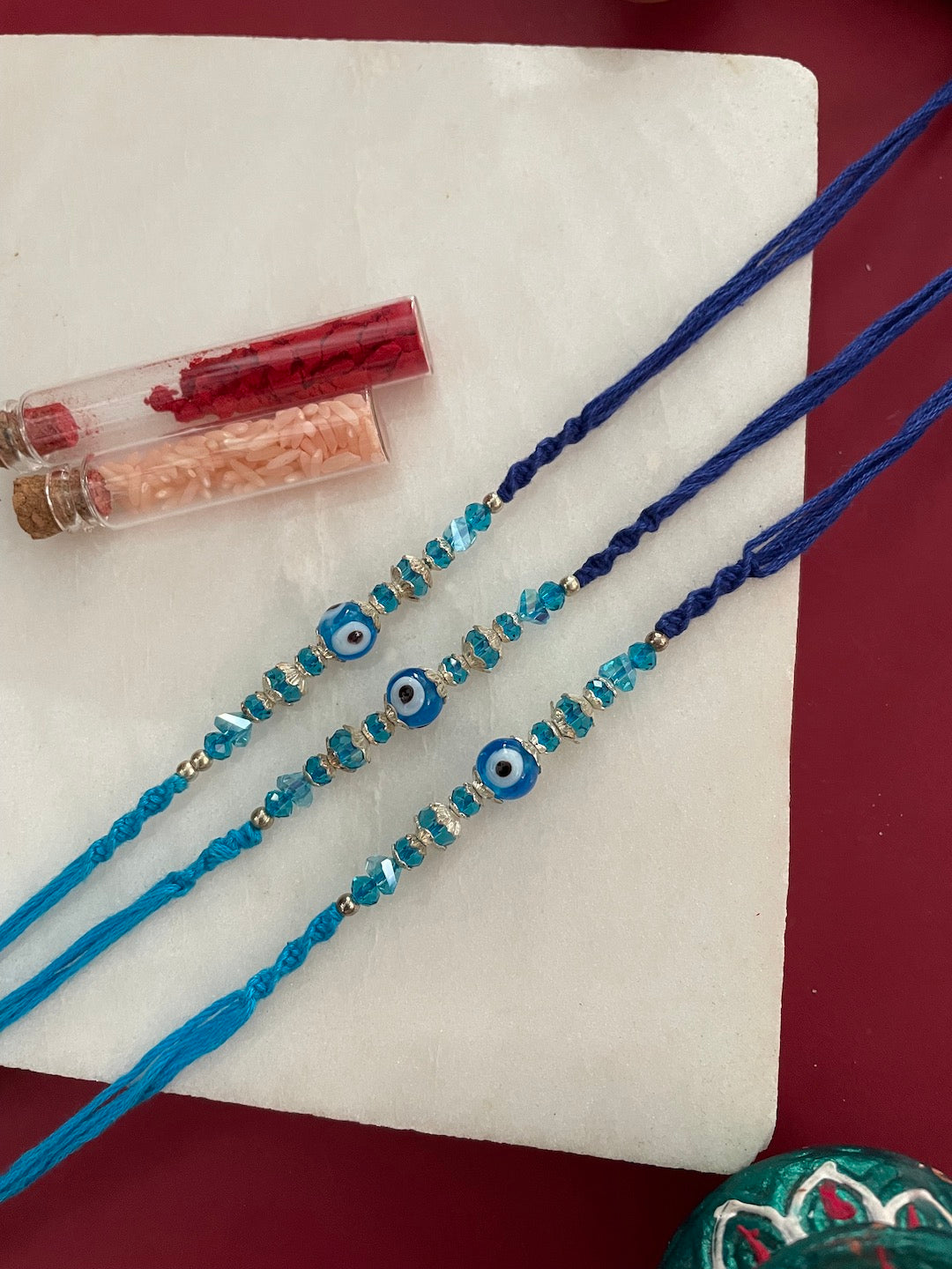 Set Rakhis