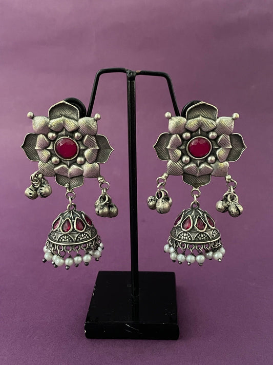 Stud Earrings Square Red Enamel With Pearl Design