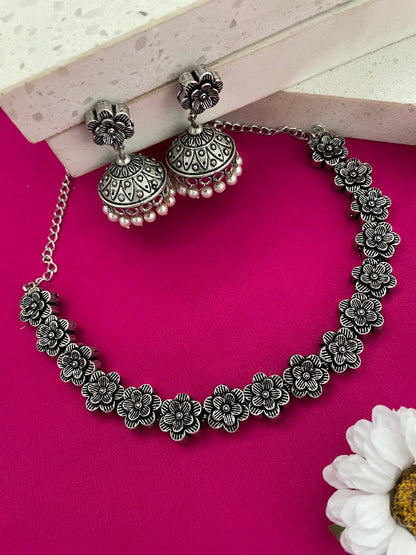 Silver Necklace Set Flower Design