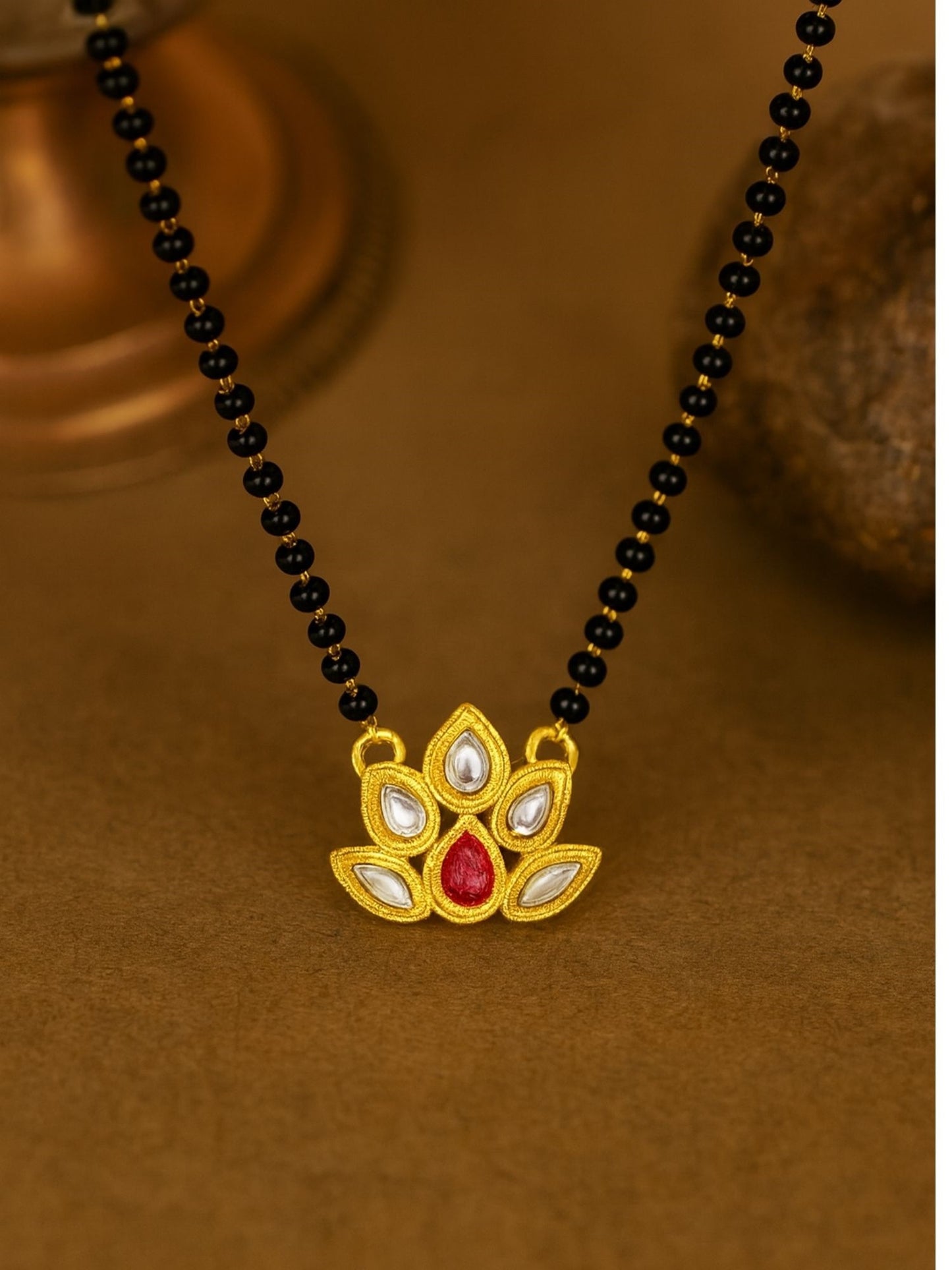 Kundan Lotus Pendant Short Mangalsutra Design