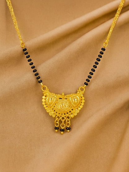 Gold Pendant Traditional Short Mangalsutra Design