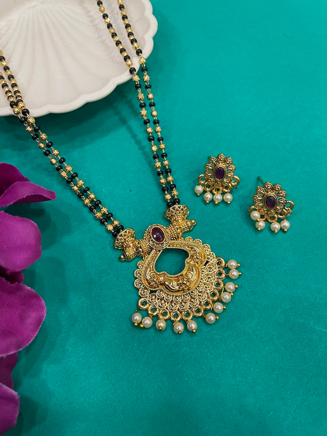 Flower & Pearl Pendant Mangalsutra Set