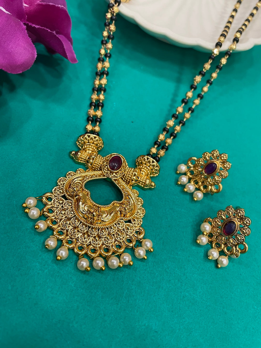 Flower & Pearl Pendant Mangalsutra Set