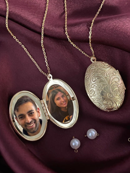 Big Oval Photo-Frame Pendant Necklace