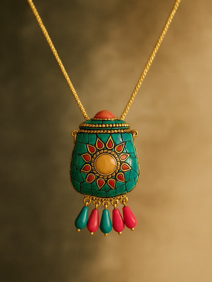 Metal Bag Design Turquoise Color Necklace