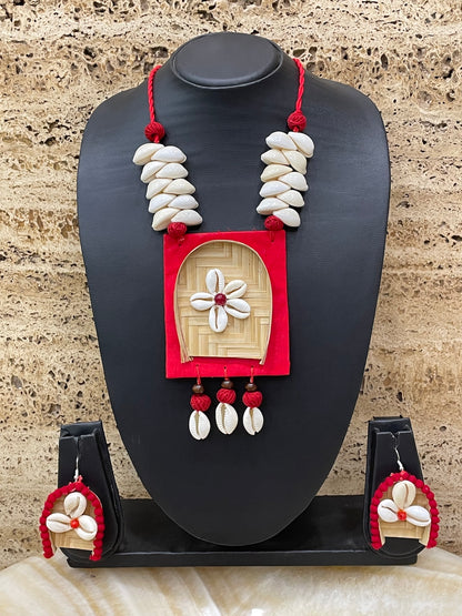 Soop/Shell Design Red Necklace Set