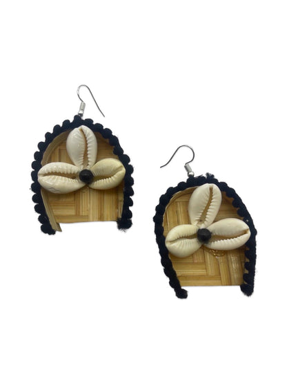 Soop/Shell Design Black Necklace Set