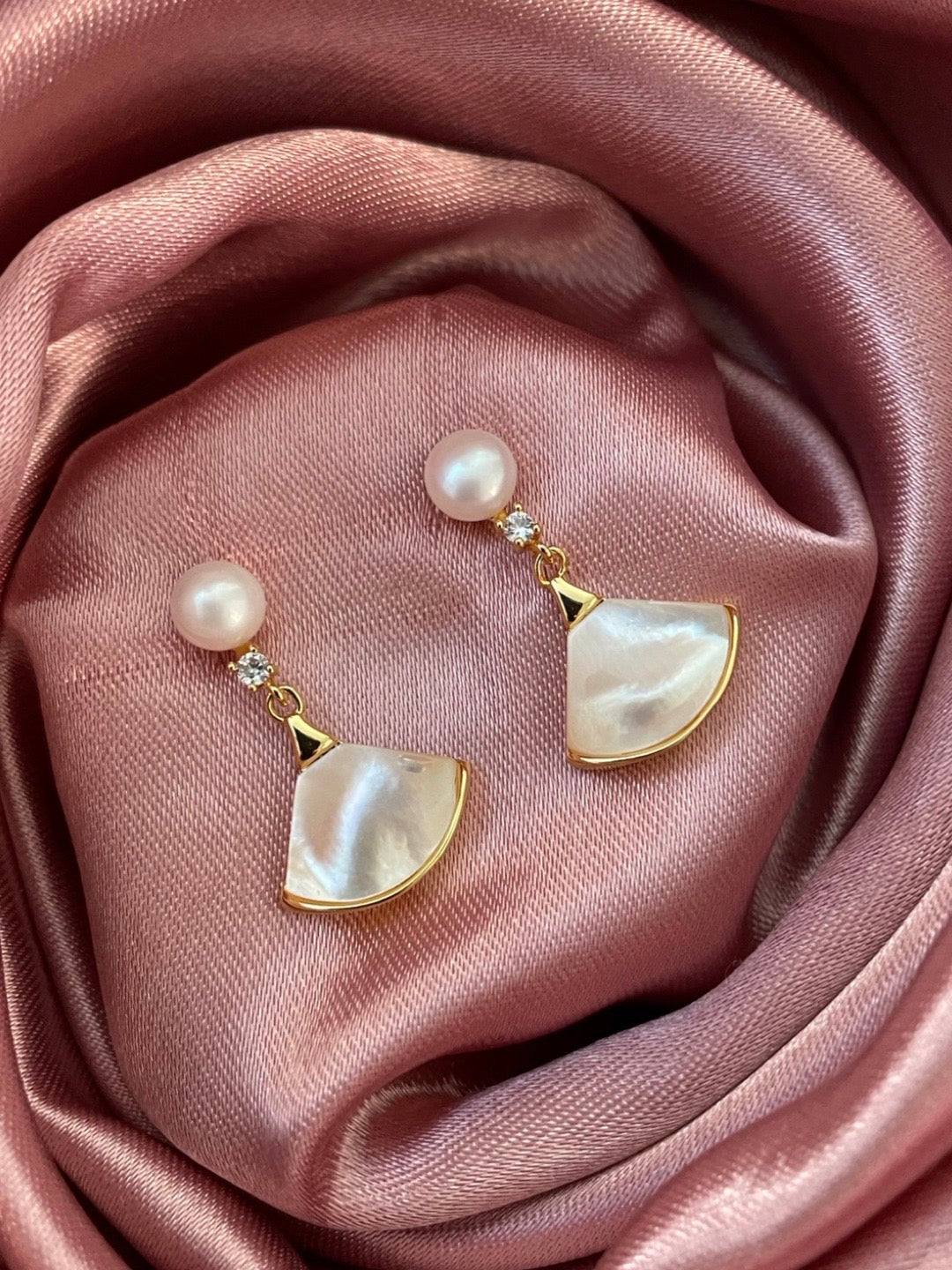 Fresh water pearl Earring With Mother of pearl in Gold