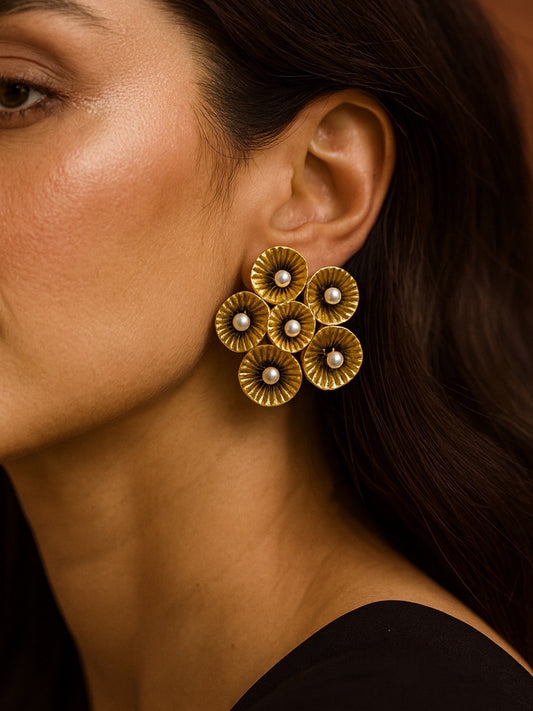 Stud Earrings Flower With Pearl Design