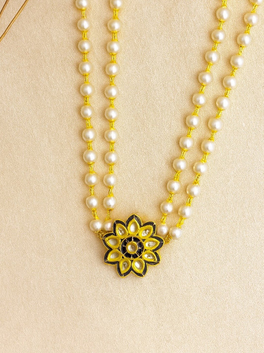 Kundan Flower Pearl Beads Short Necklace Design