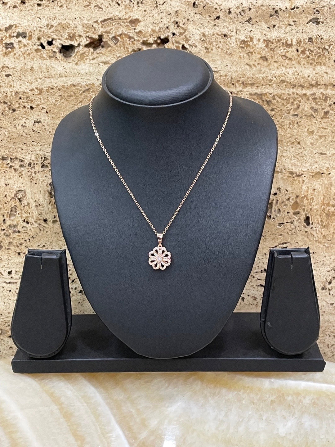 Rose Gold Flower Pendant Necklace Design