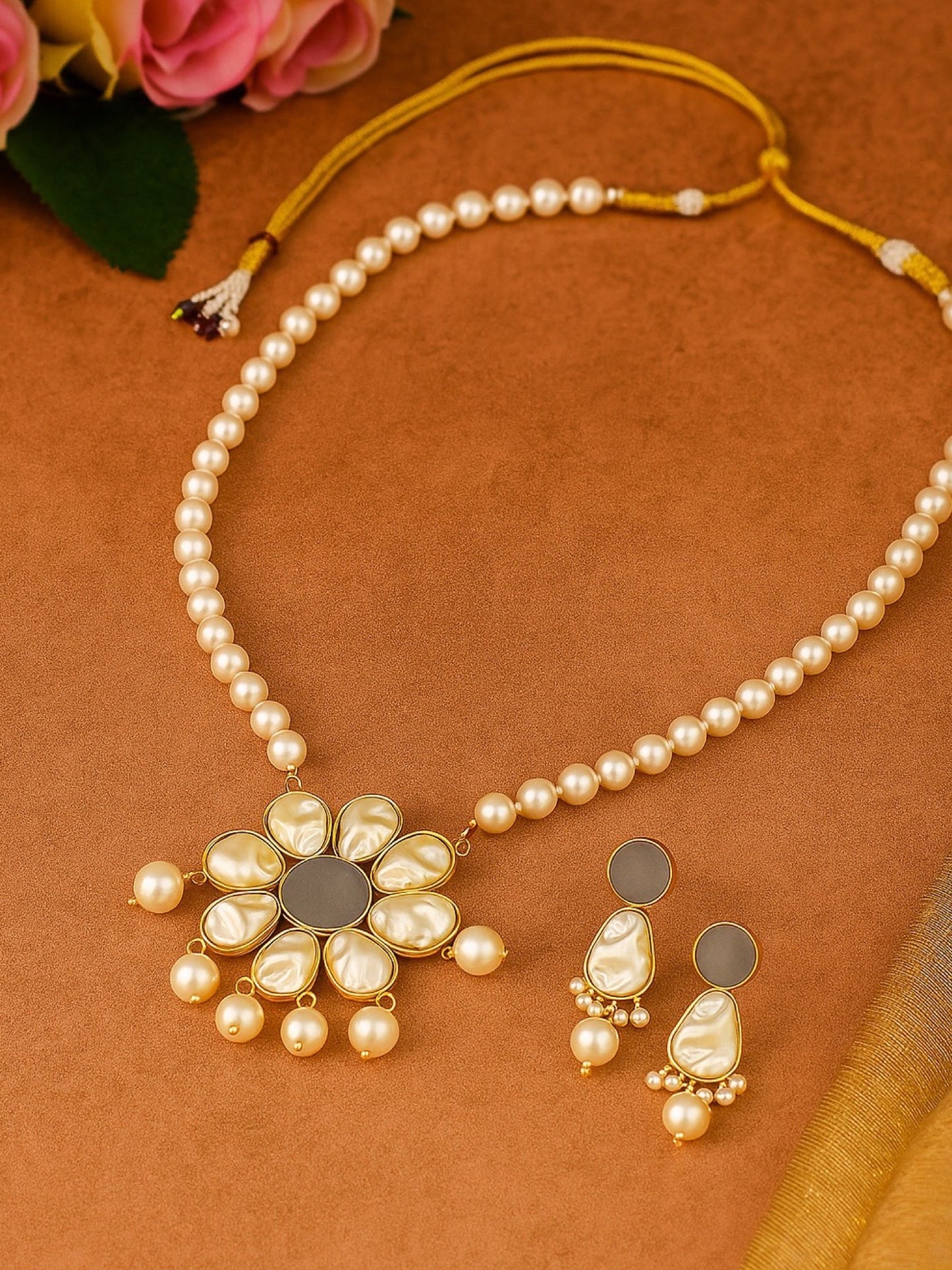 Flower Grey Stone Pearl Short Necklace Set