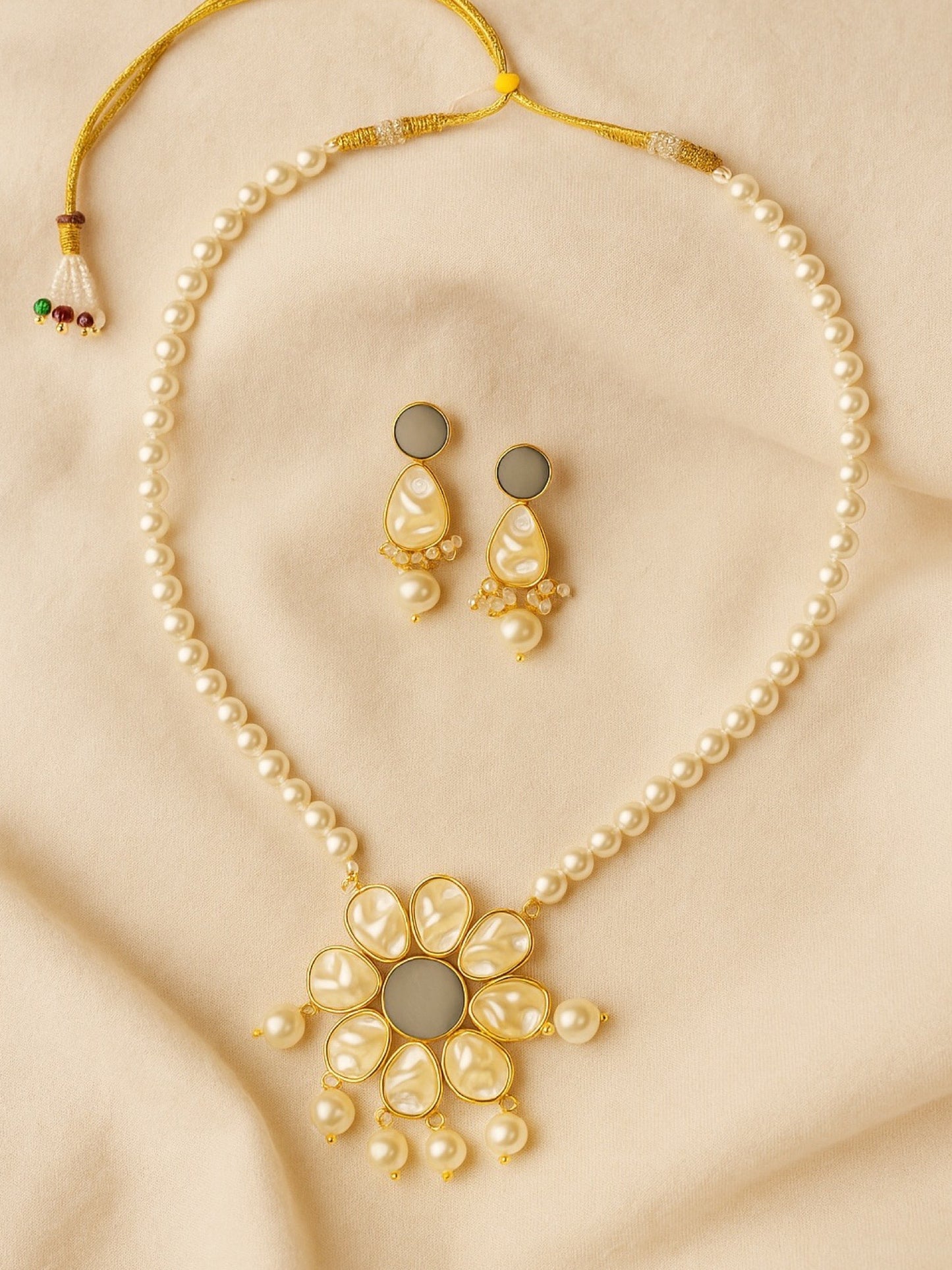 Flower Grey Stone Pearl Short Necklace Set