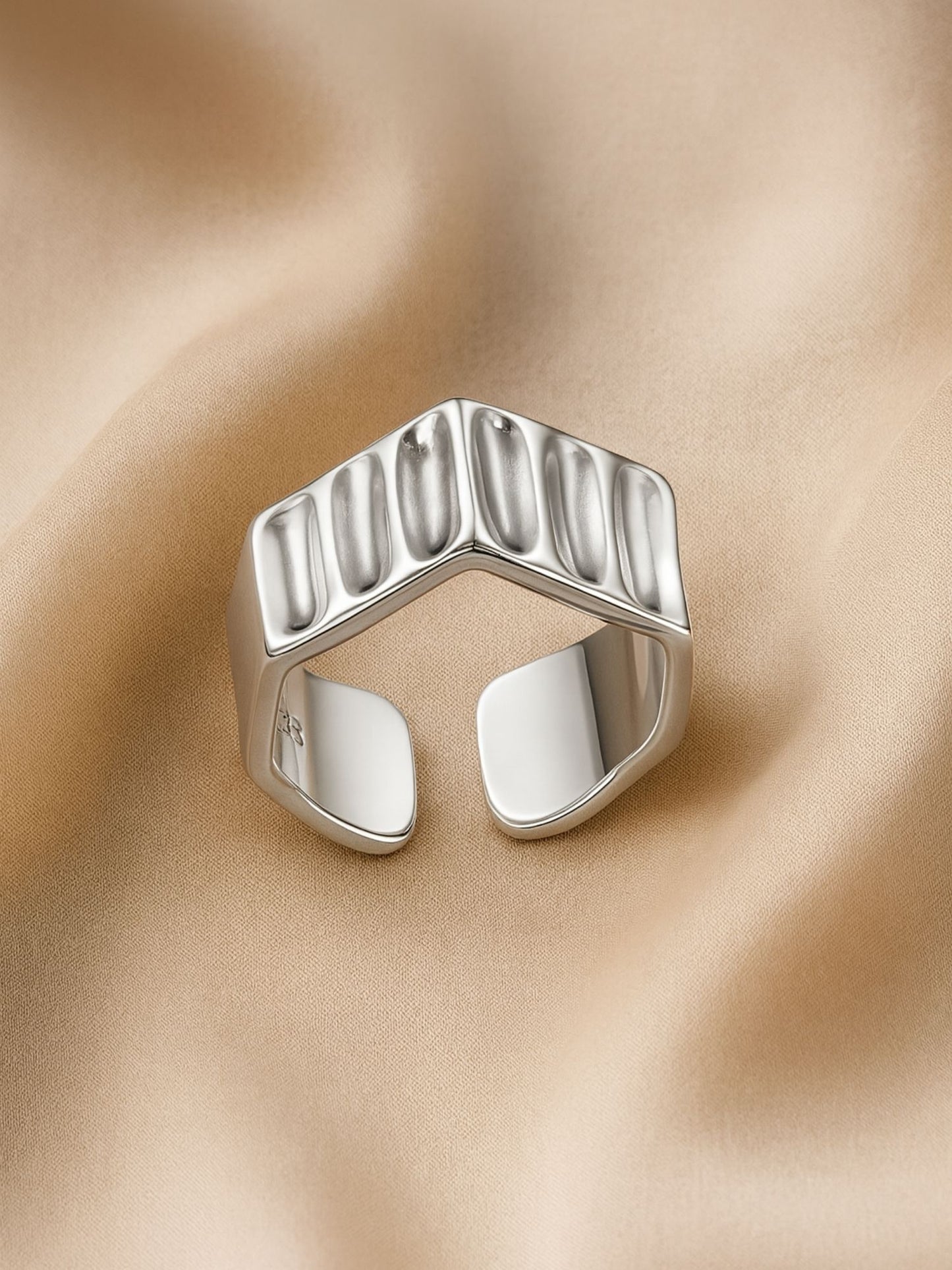 Silver-Plated Ripple Geometric Sterling Finger Ring