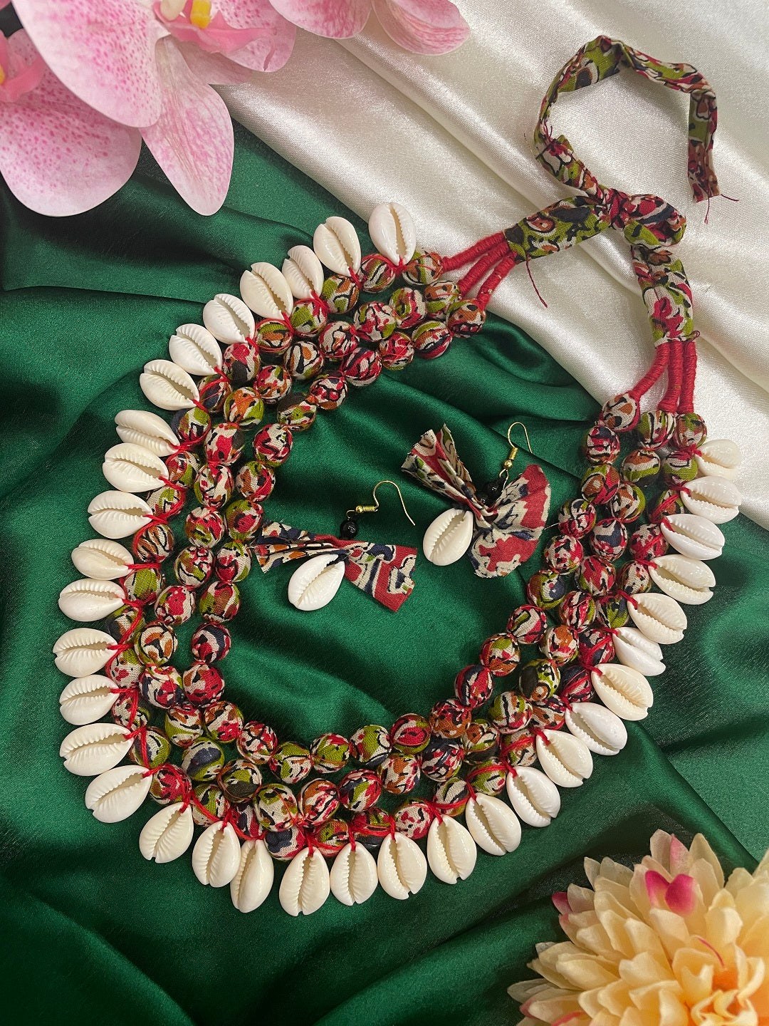 Red 3 Line Fabric Sea Shell Necklace Set