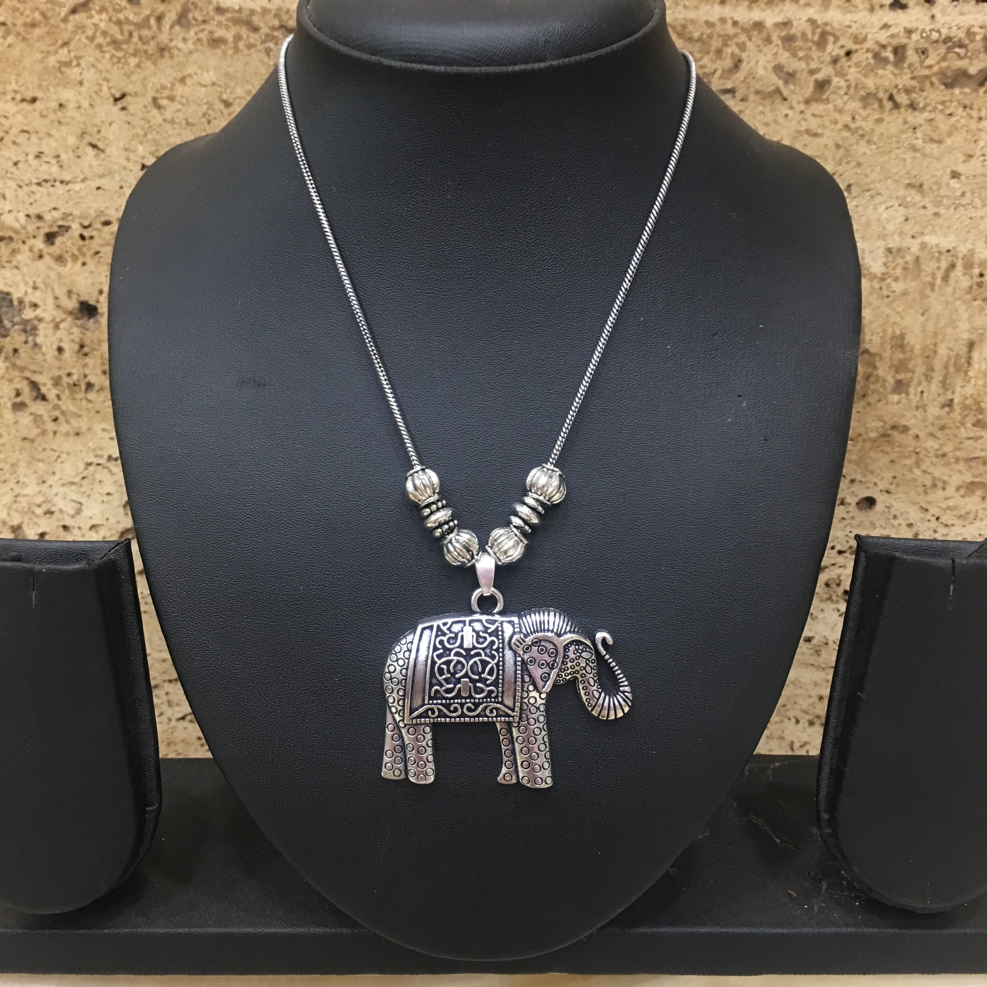 Digital Dress Room Hand crafted Silver Elephant & Calf Pendent Necklace