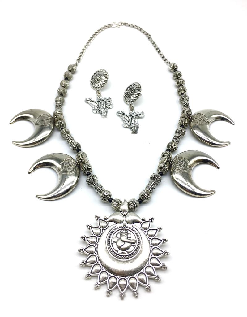 Digital Dress Room Ganesh Ji Pendant Moon Beads Chain Necklace with Stud Flower Pot Earring