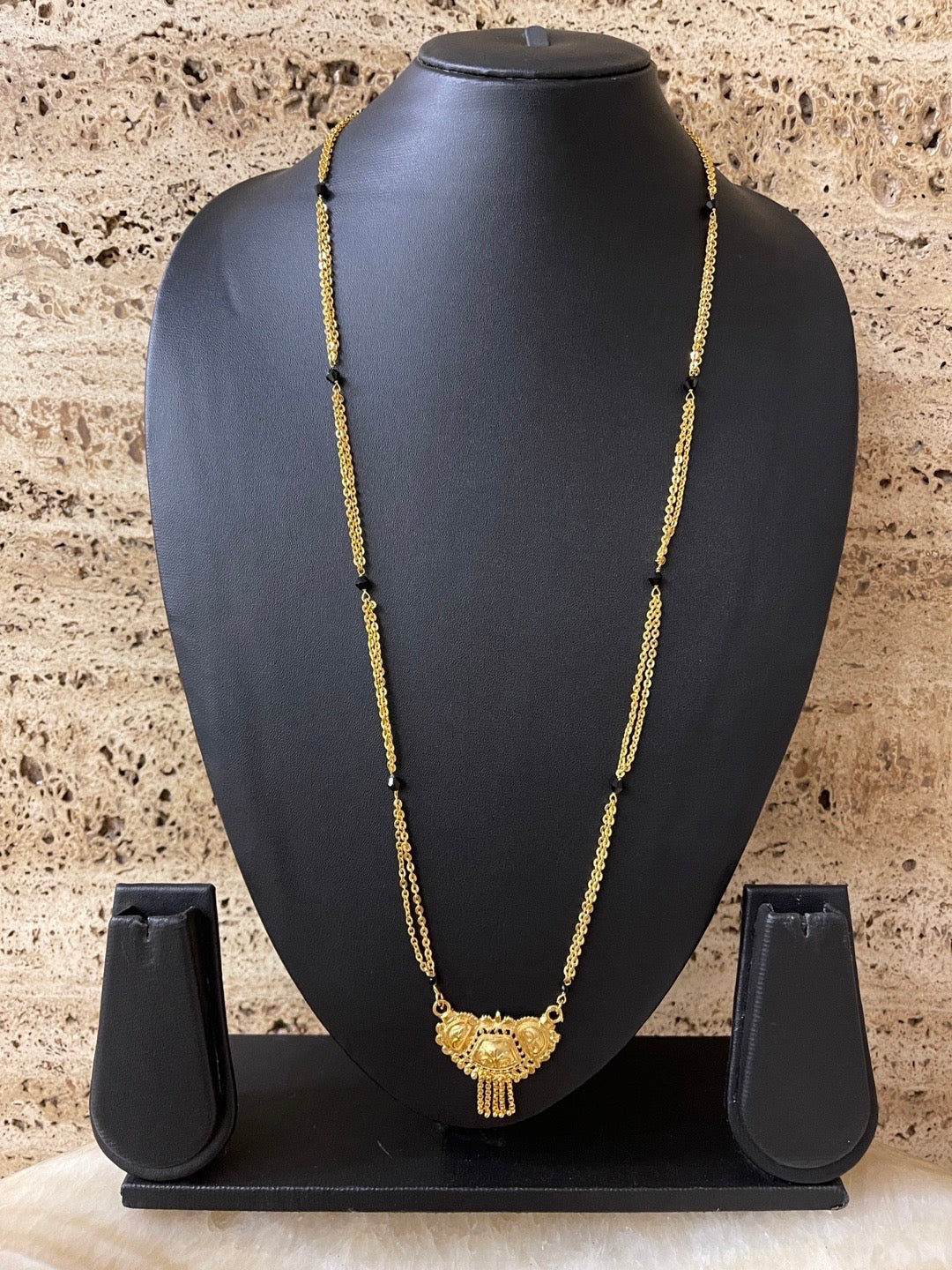 Simple mangalsutra design in on sale gold