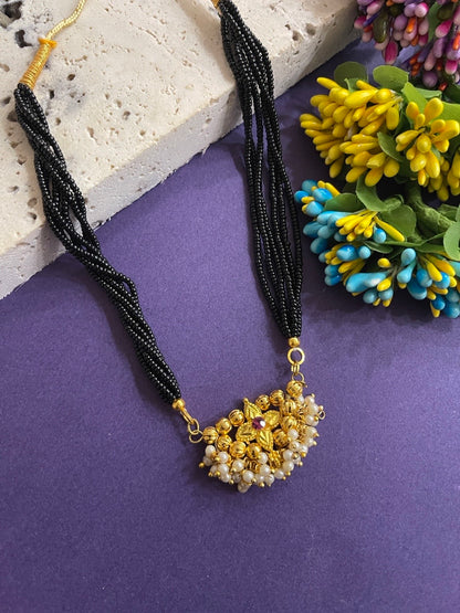 Short Thushi Mangalsutra Flower Design With 6 Line Black Beads